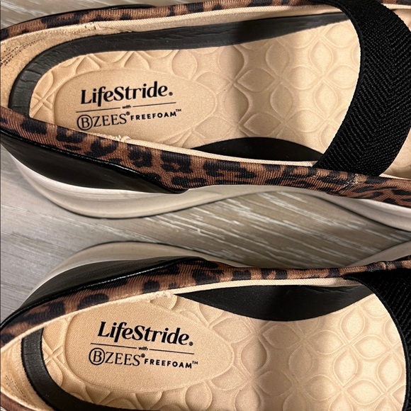 NIB, StrideRite Reflection Round Toe Mary Jane
Comfort Sneakers - Picture 5 of 10